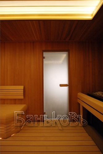 Светлая сауна в небольшом помещении - фото 15