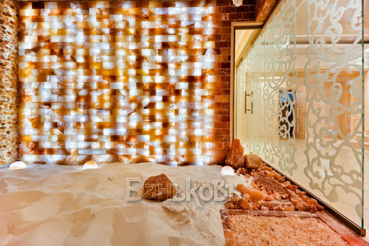 Соляная комната со стеклянной стеной