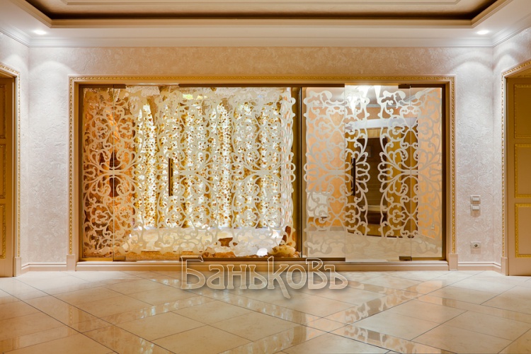 Соляная комната со стеклянной стеной