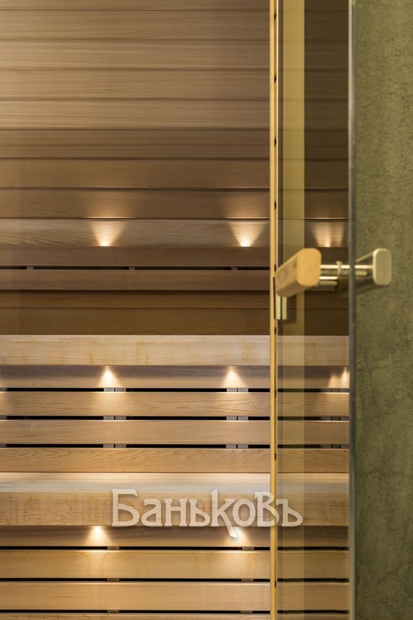 Кедровая сауна с витражным окном - фото 3