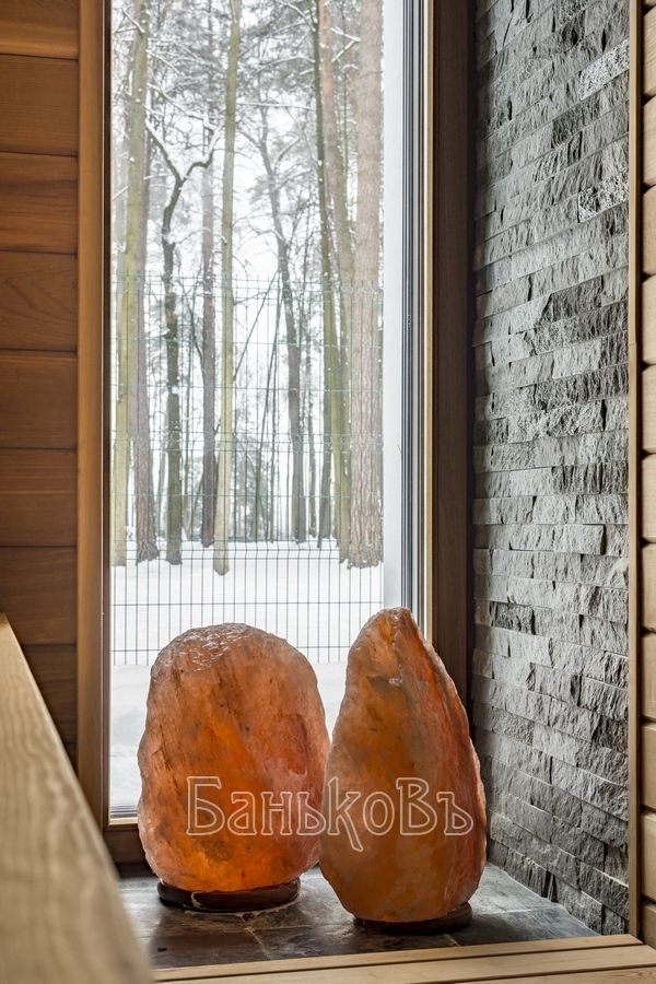 Кедровая сауна с витражным окном - фото 4
